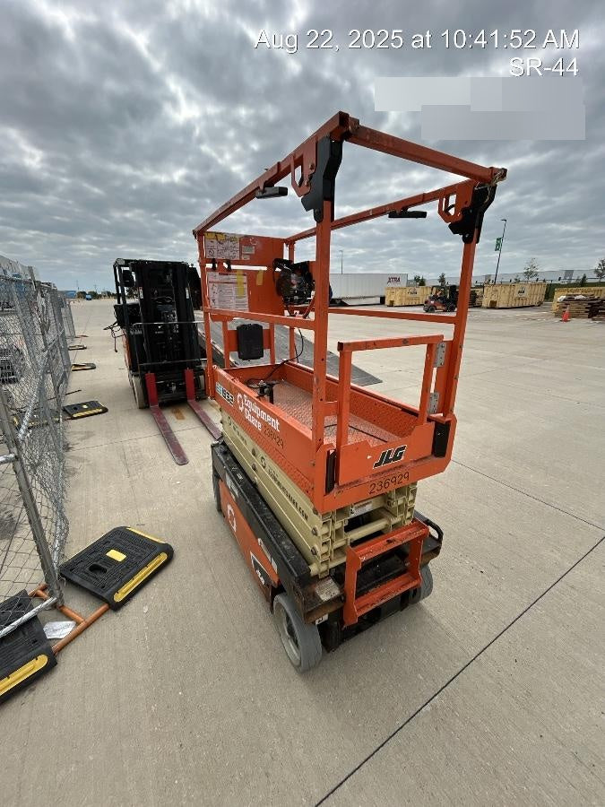 2022 JLG ES1932
