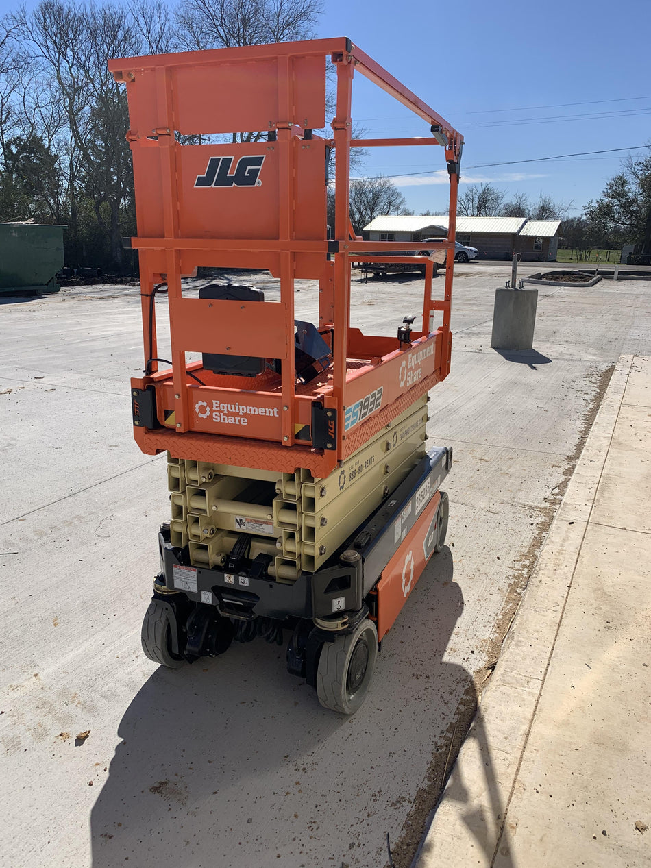 2022 JLG ES1932