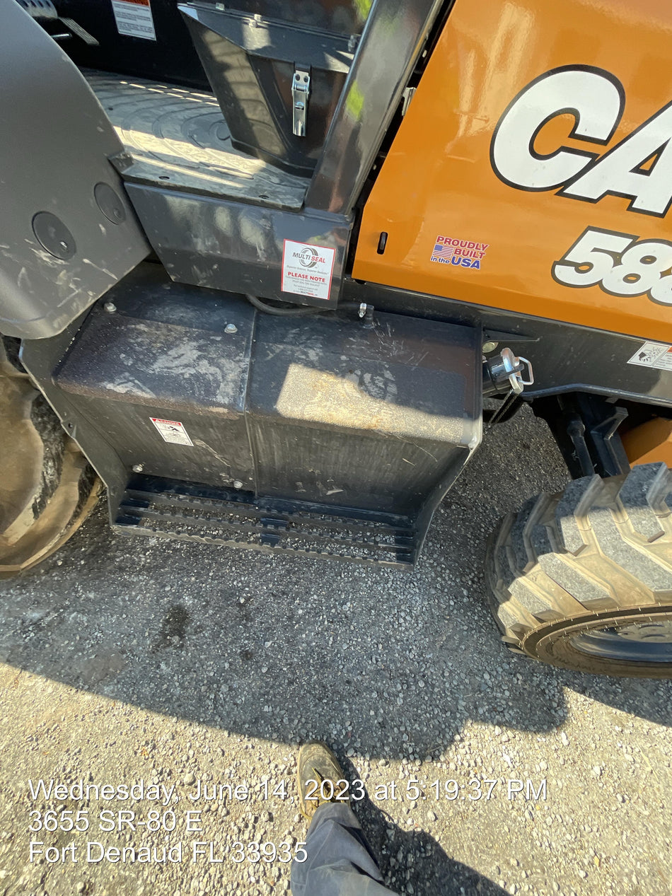 2023 CASE 588H