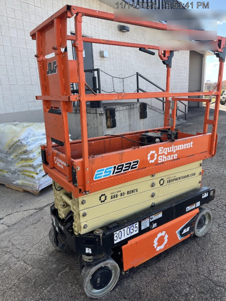 2023 JLG ES1932