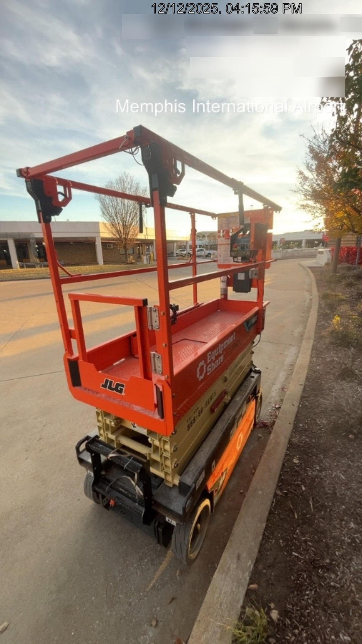 2025 JLG ES1932