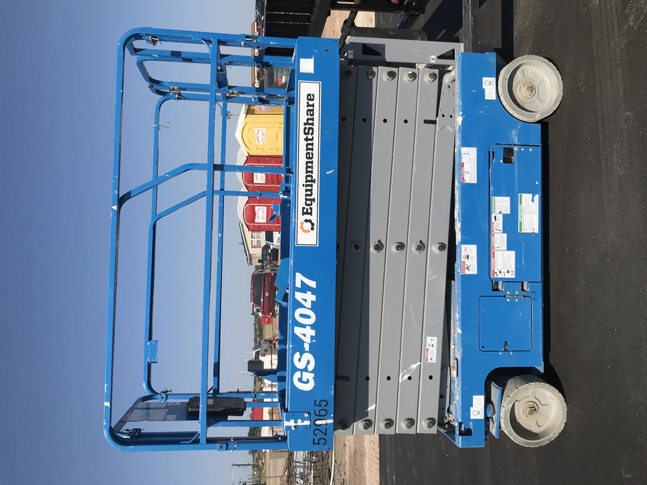 2019 Genie GS-4047 Folding rails with half height swing gate