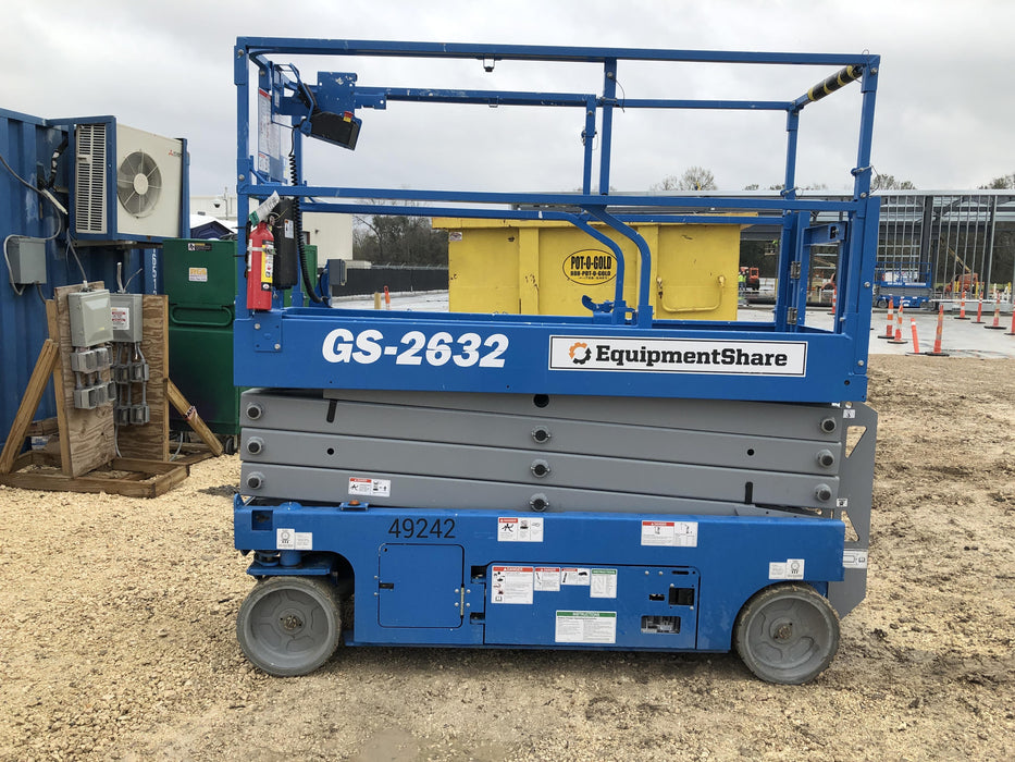 2019 Genie GS-2632 Folding rails with half height swing gate