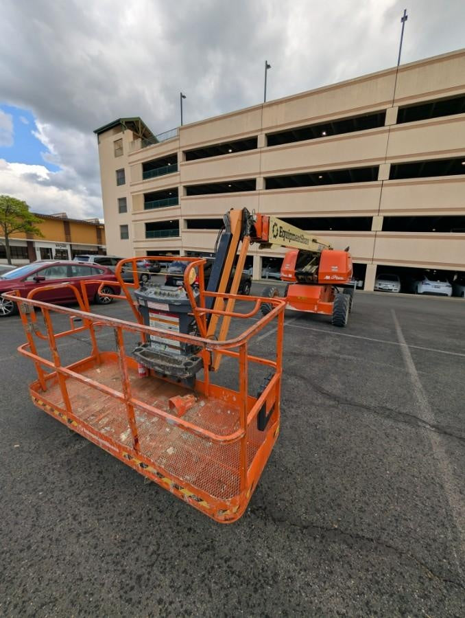 2023 JLG 660SJ