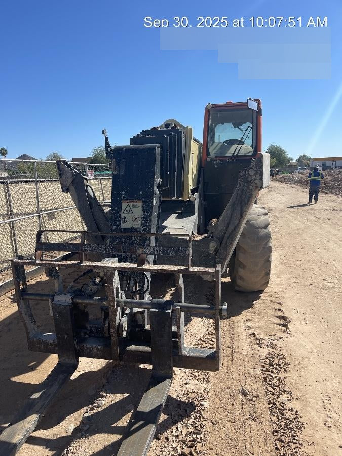2021 JLG 1075