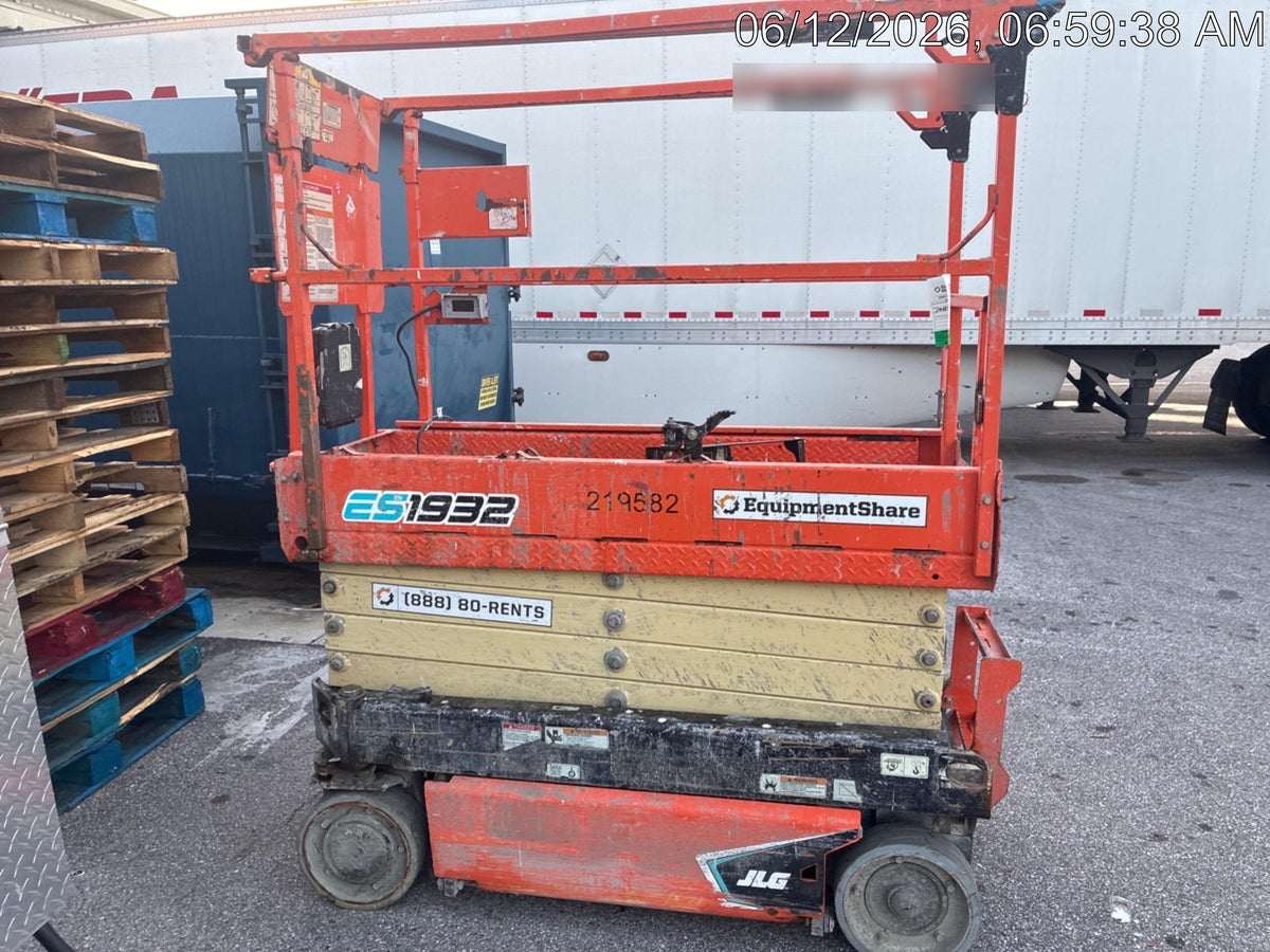 2022 JLG ES1932