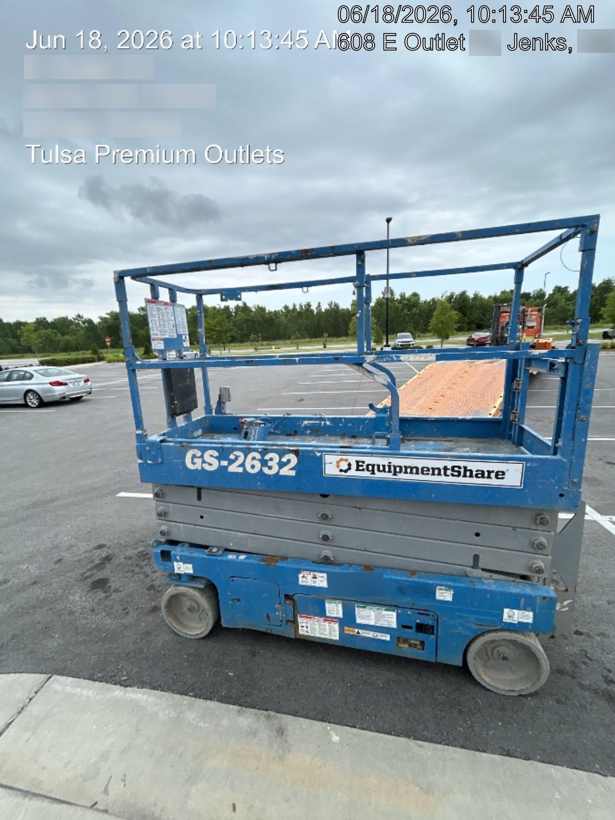 2019 Genie GS-2632 Folding rails with half height swing gate