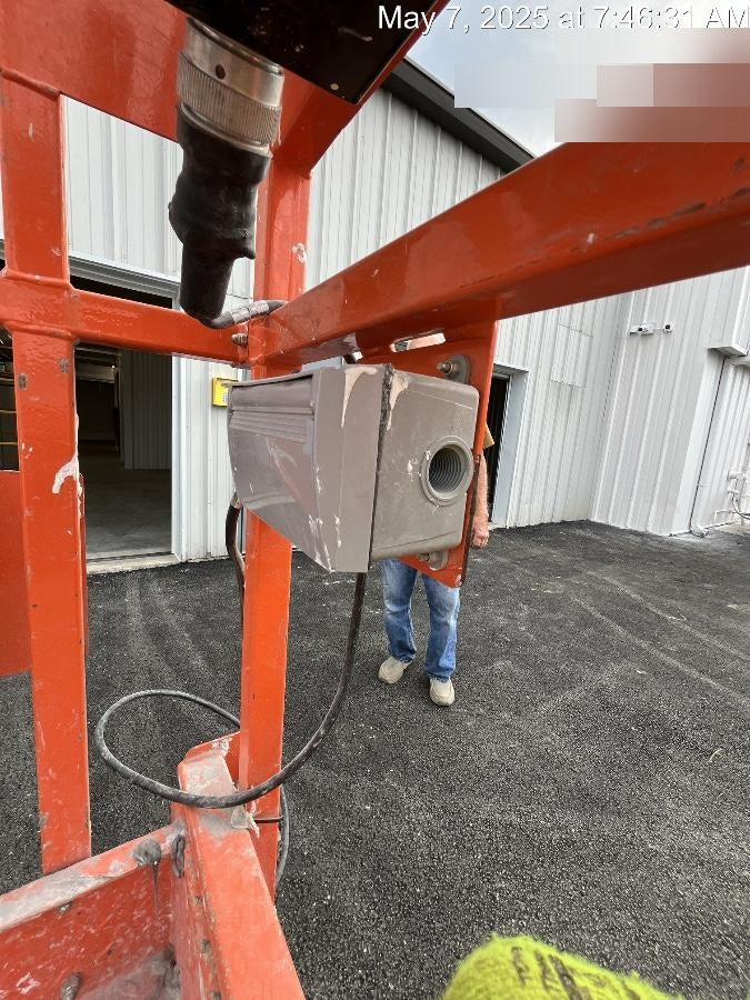 2022 JLG ES1330L