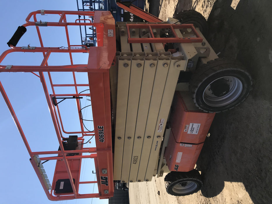 2019 JLG 4069LE Solid Non Marking Tires, Rotating Beacon