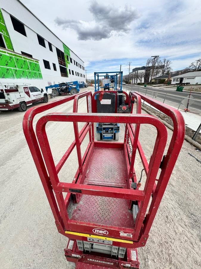 2020 MEC 1330SE Solid NM Tires, Steel Swing out Doors, LCS, Beacon, 900W Invertor