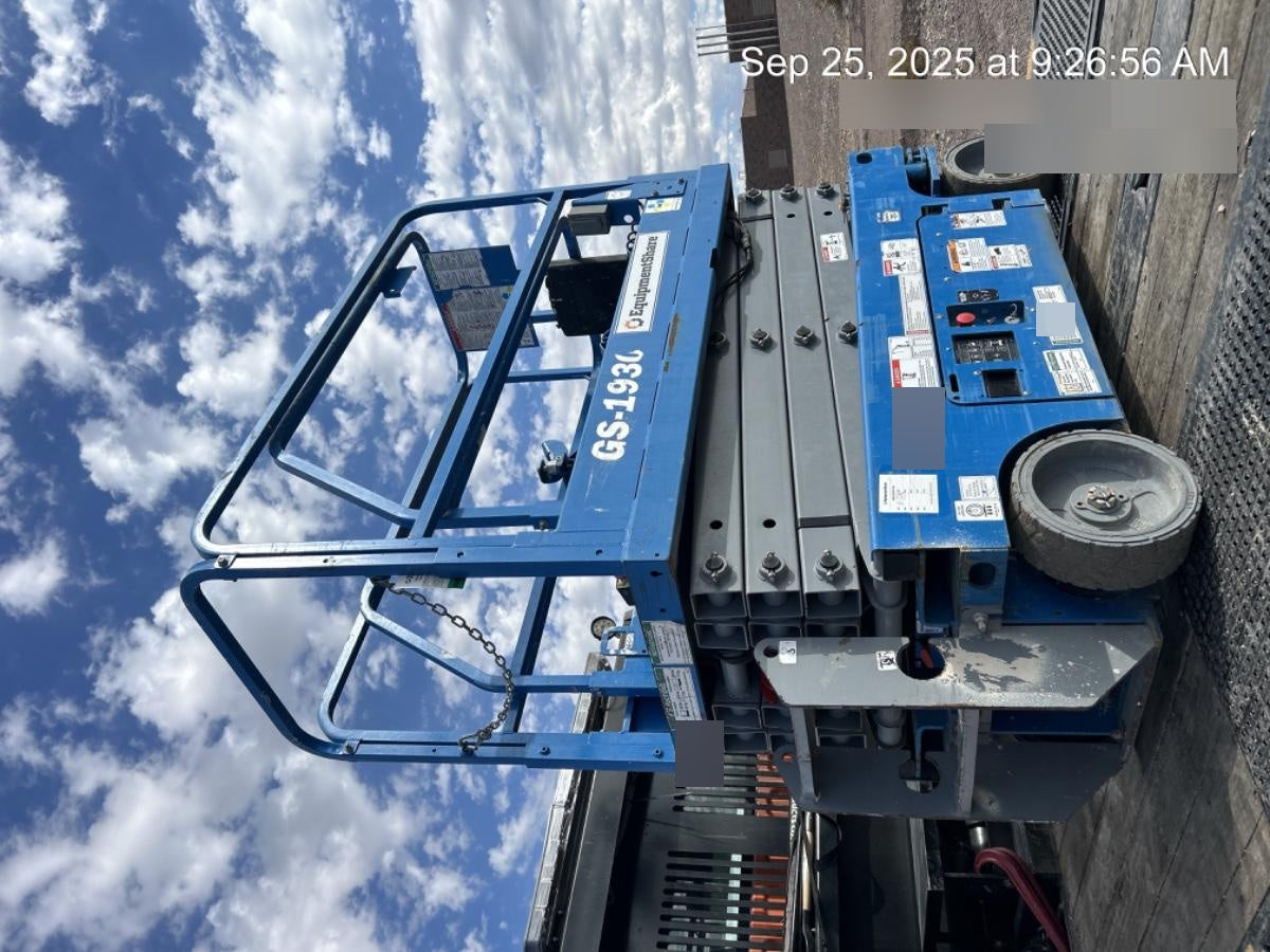 2019 Genie GS-1930 Fixed rails with chain Entry