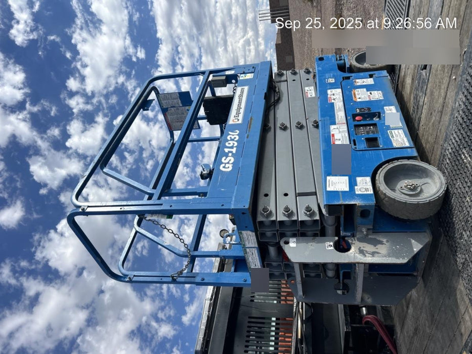 2019 Genie GS-1930 Fixed rails with chain Entry