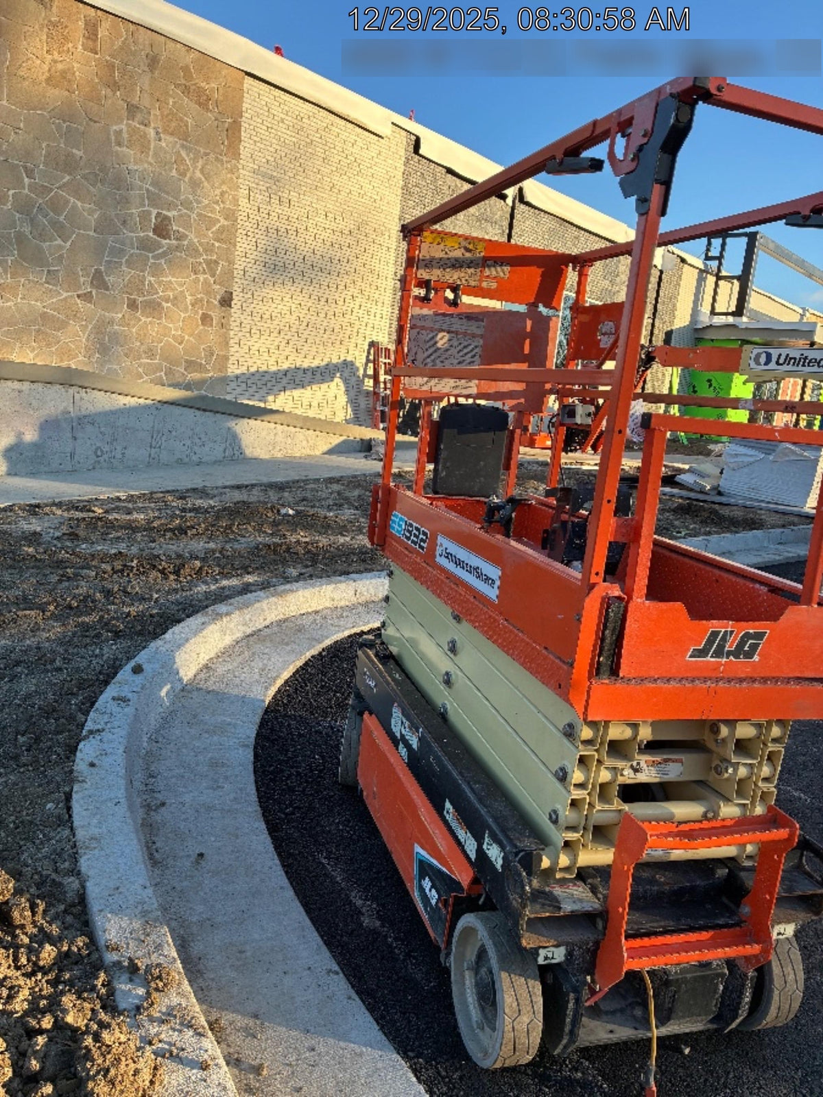 2021 JLG ES1932