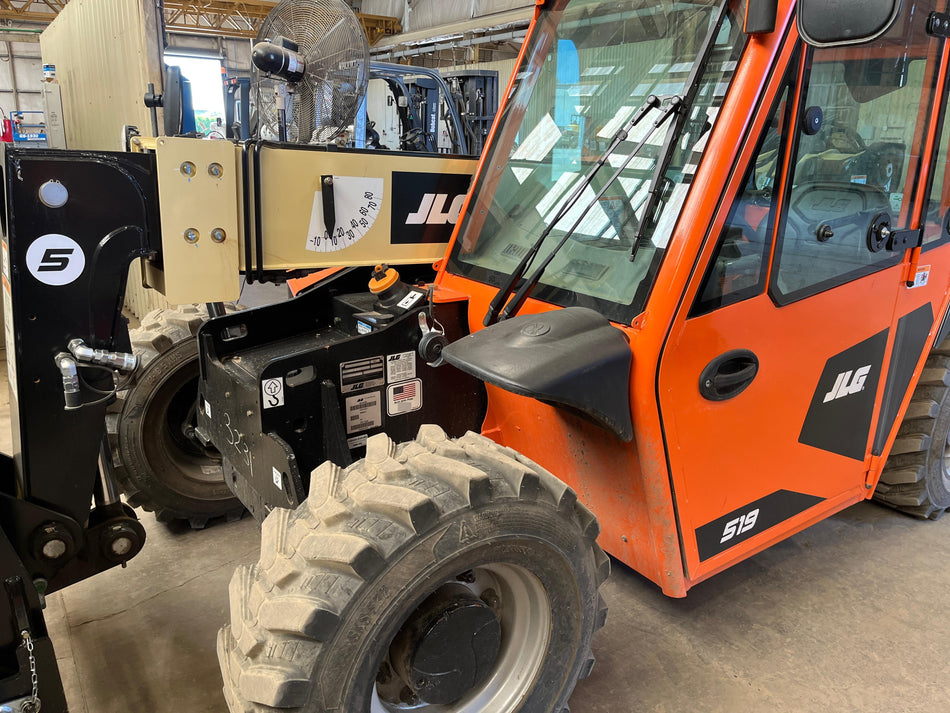 2025 JLG 519