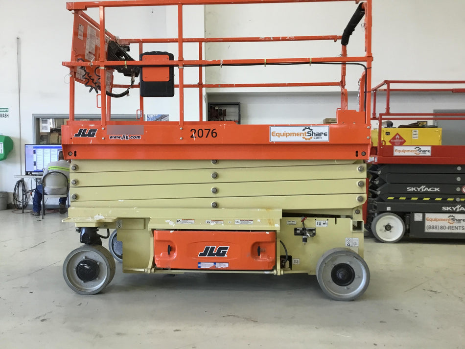 2016 JLG 3246ES