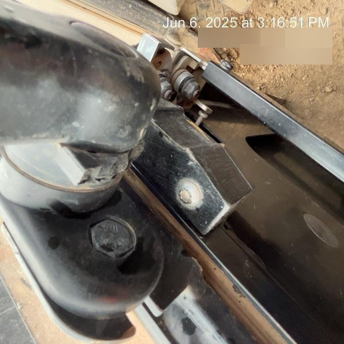 2018 Genie GTH-1056 Genie GTH-1056 w/Enclosed Cab w/HVAC, Work Lights, Solid Tires, Beacon, 60" Carriage and Forks