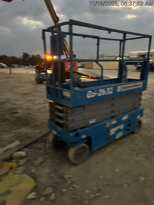2019 Genie GS-2632 Folding rails with half height swing gate