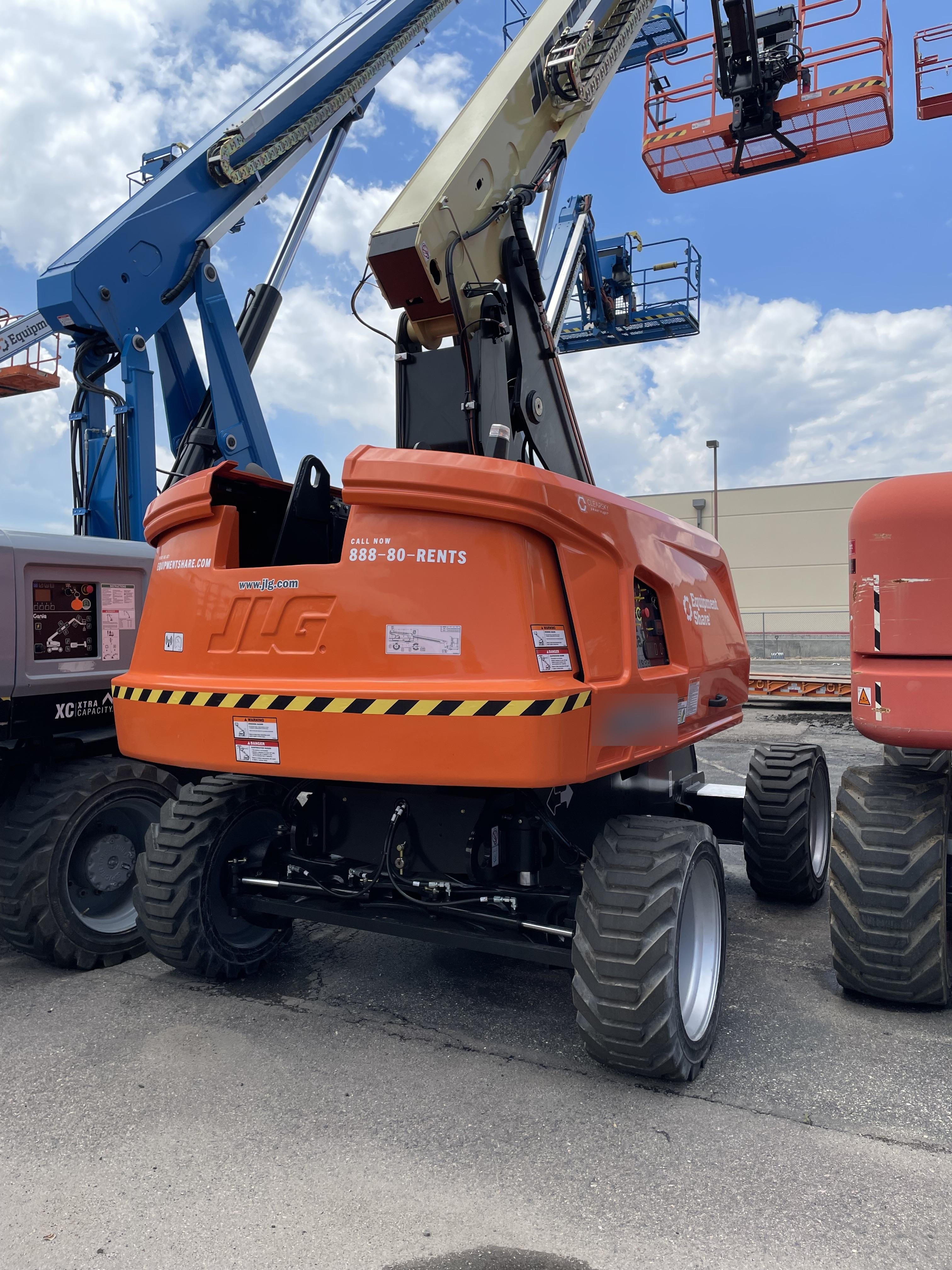 2025 JLG 660SJ