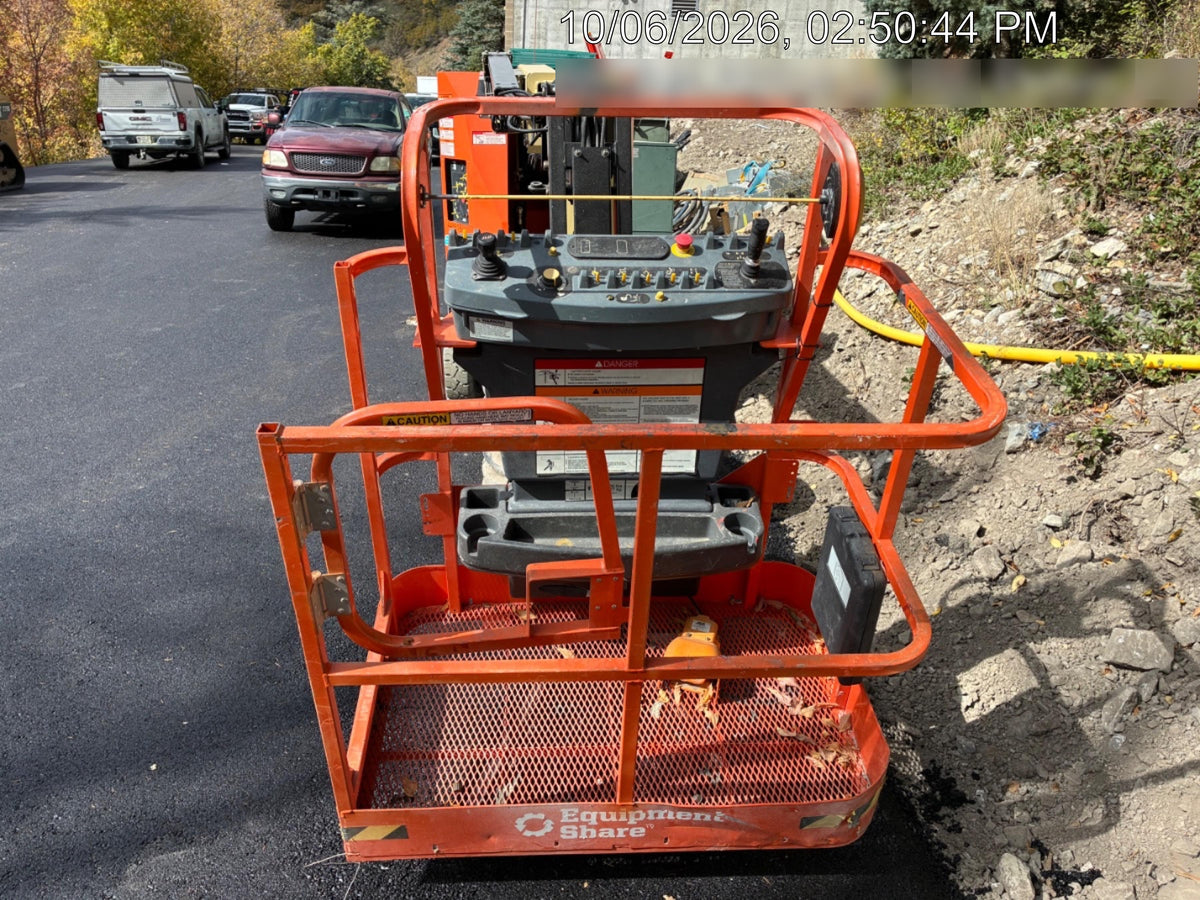 2024 JLG E300AJP