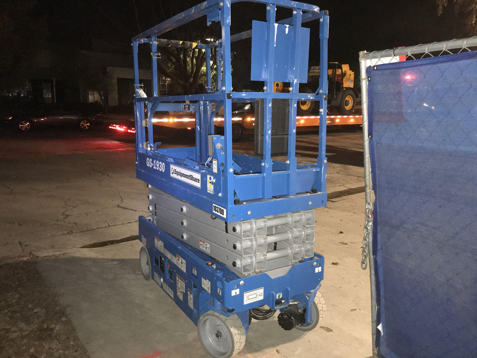 2020 Genie GS-1930 Solid Non Marking Tires, Beacon, Folding rails with half height swing gate, 800W Inverter
