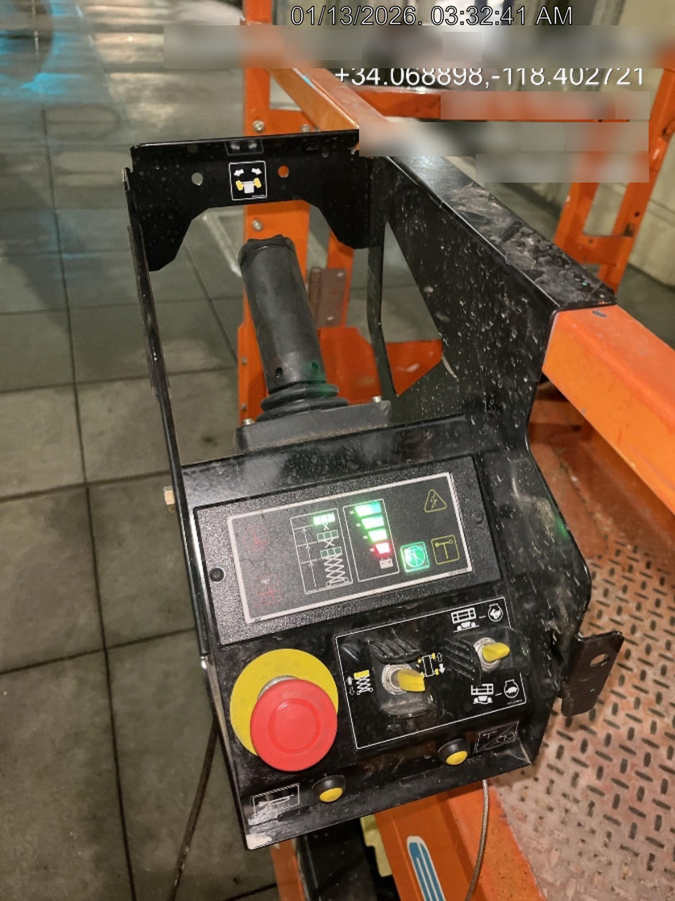 2022 JLG ES1330L