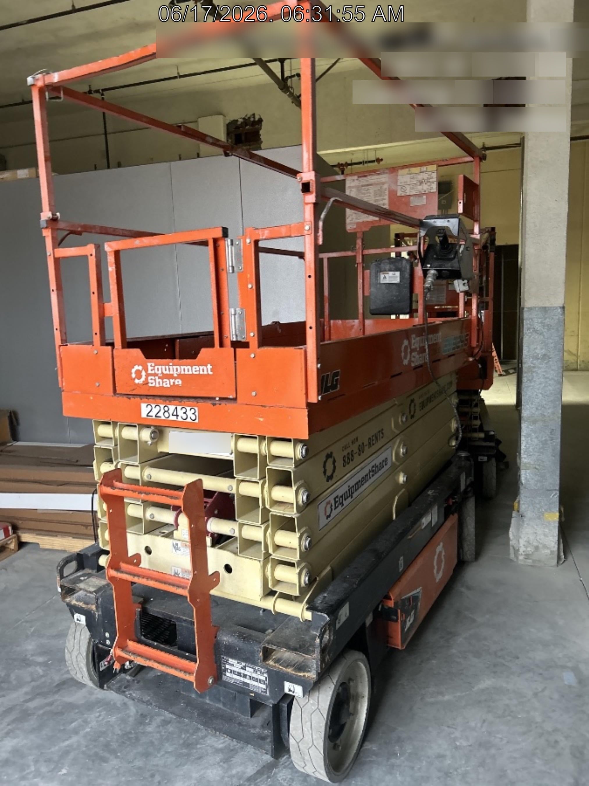 2022 JLG ES3246