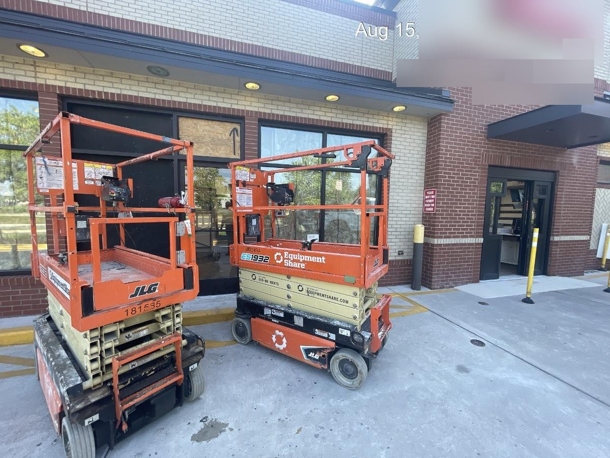 2023 JLG ES1932