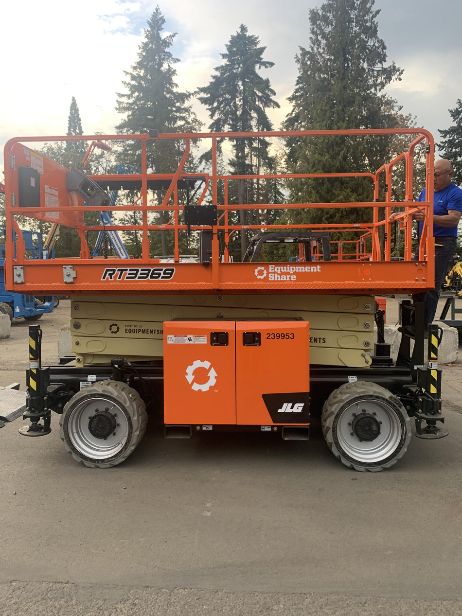 2022 JLG RT3369