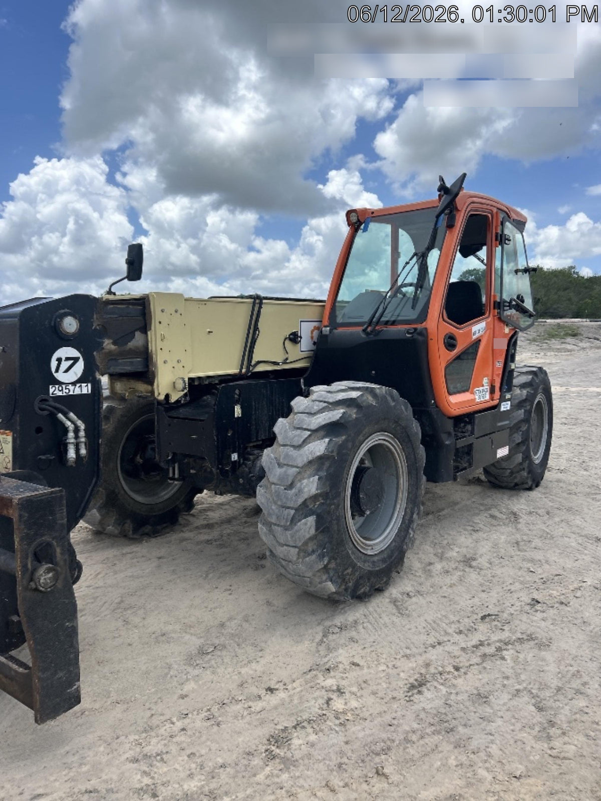 2023 JLG 1732