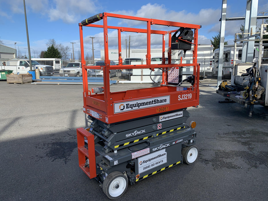 2020 Skyjack SJIII-3219 Solid NM Tires, Half height spring hinged entry gate, Dual Beacons, 800W Inverter
