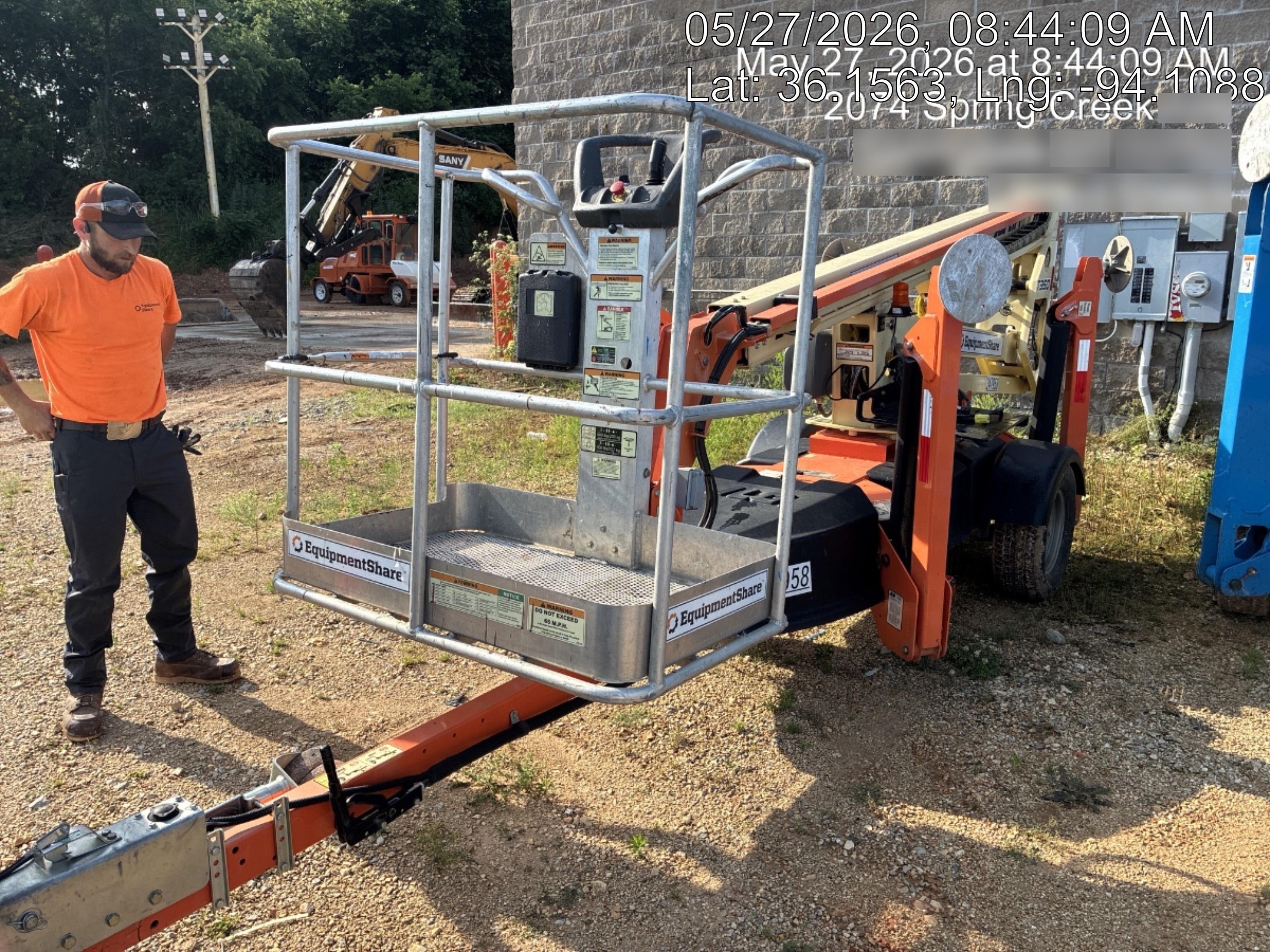 2022 JLG T350