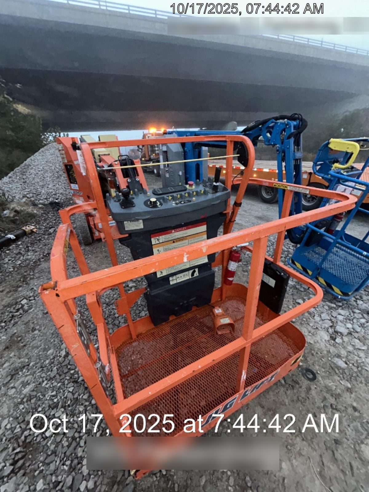 2022 JLG E300AJP