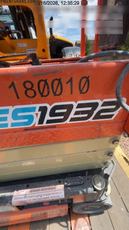 2021 JLG ES1932