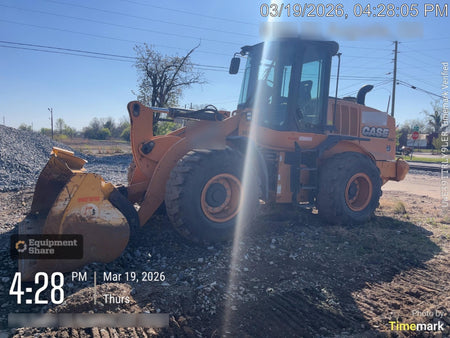2016 Case 621F CLOSED CAB, JRB 416 STYLE HYD COUPLER