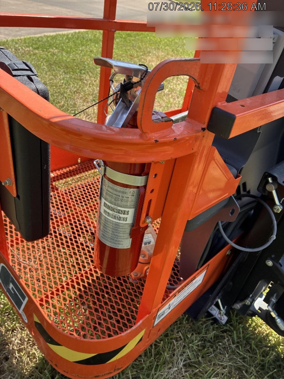 2025 JLG E300AJP