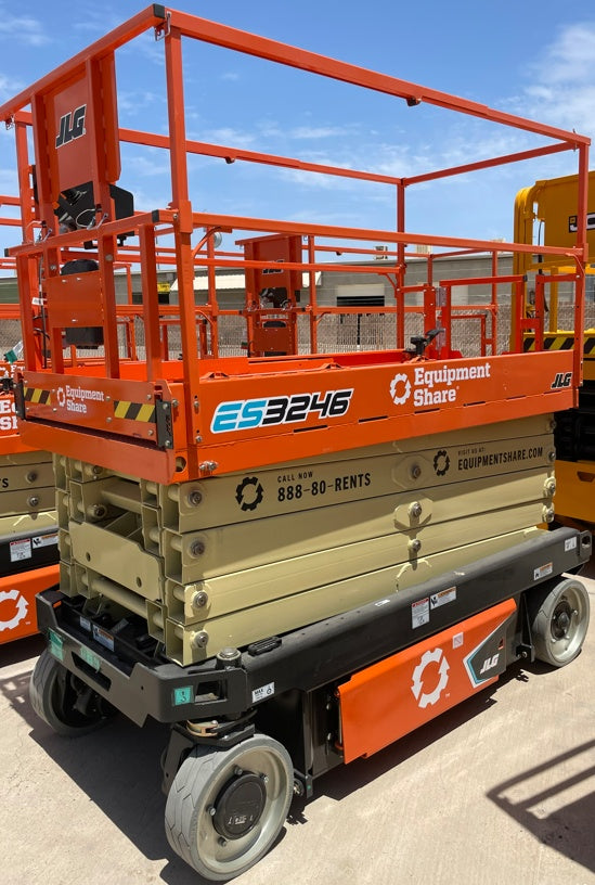 2022 JLG ES3246