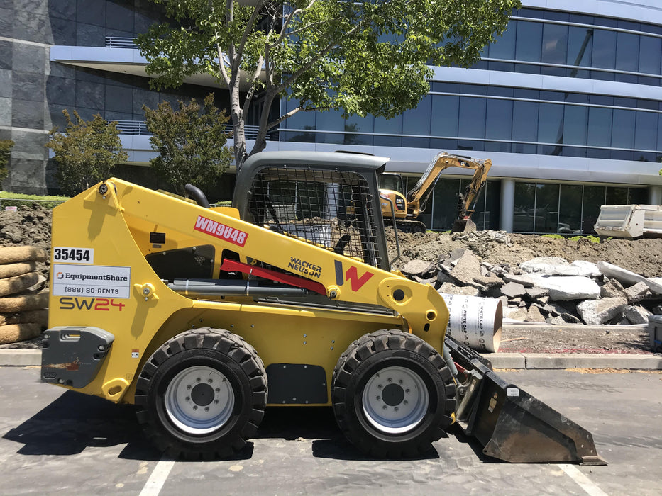 Wacker Neuson SW24 Canopy	Smooth Bucket