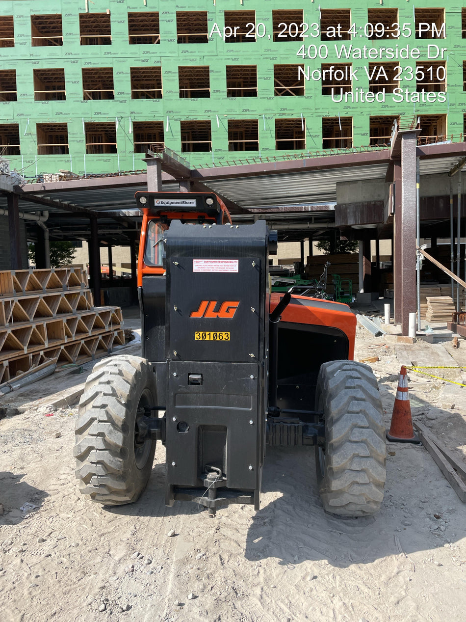 2023 JLG 1075