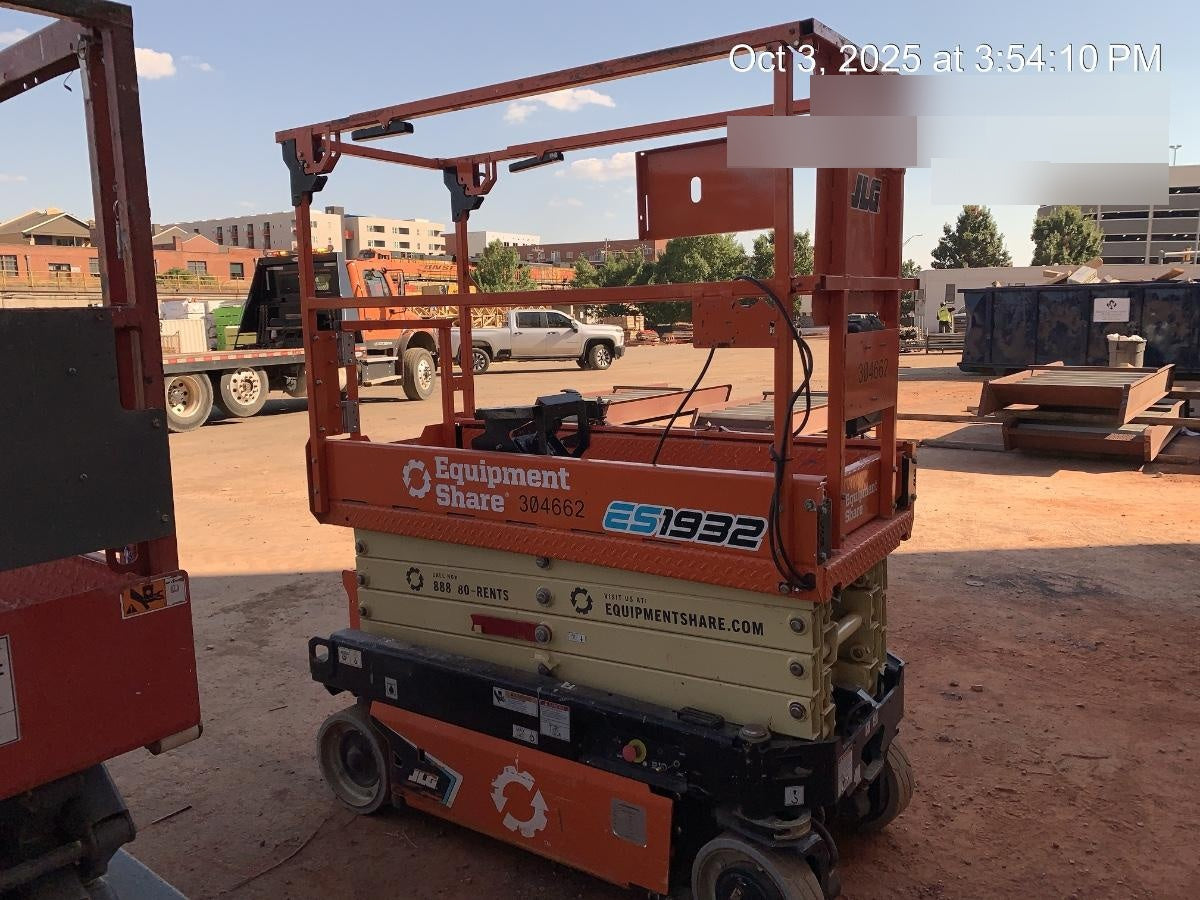2023 JLG ES1932