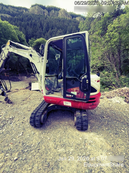2023 TAKEUCHI TB235-2CR