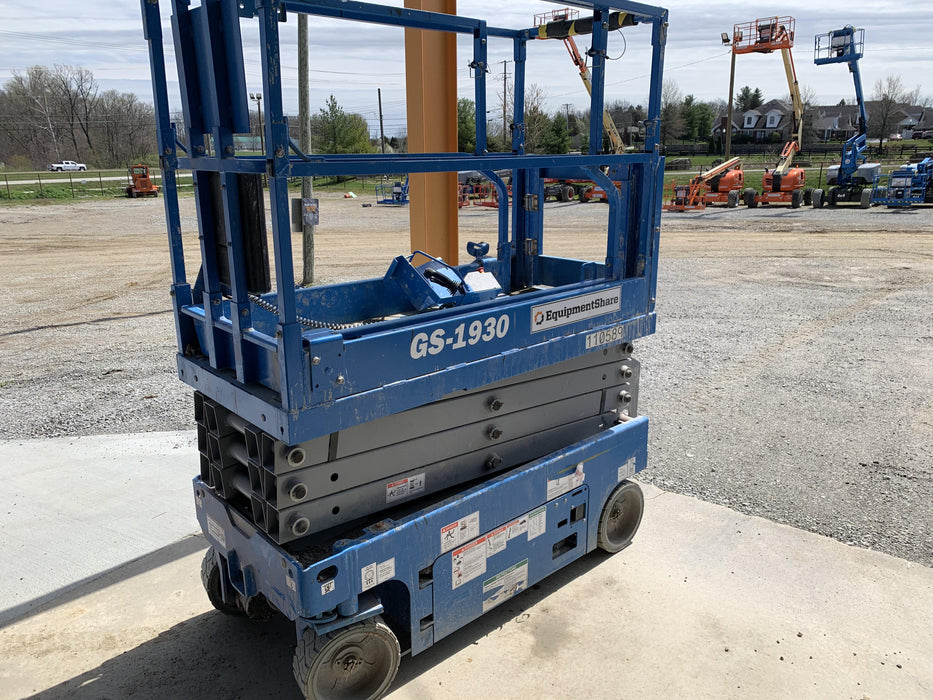 2020 Genie GS-1930 Solid Non Marking Tires, Beacon, Folding rails with half height swing gate