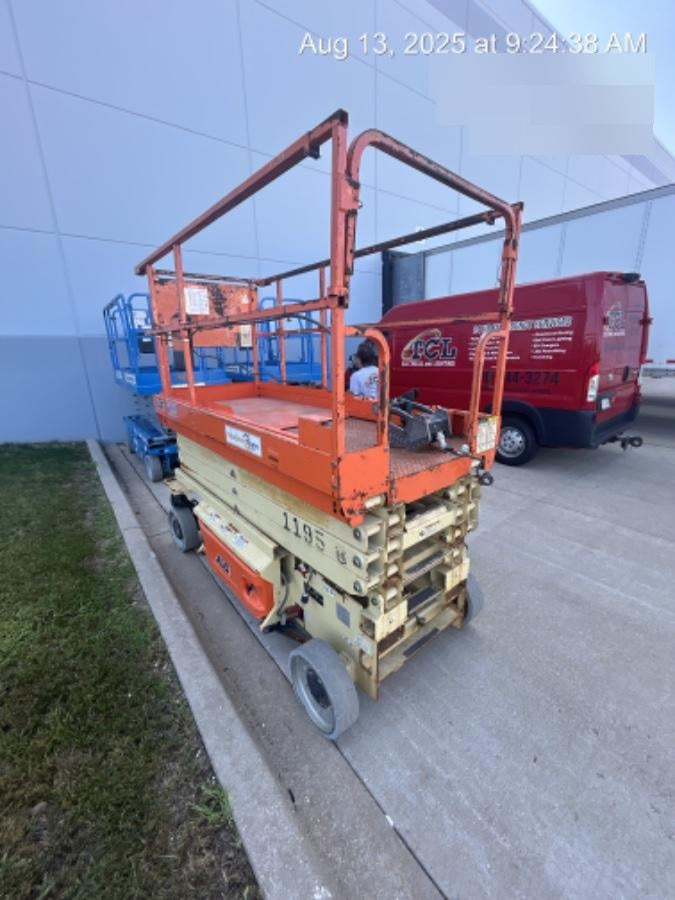 2016 JLG 3246ES