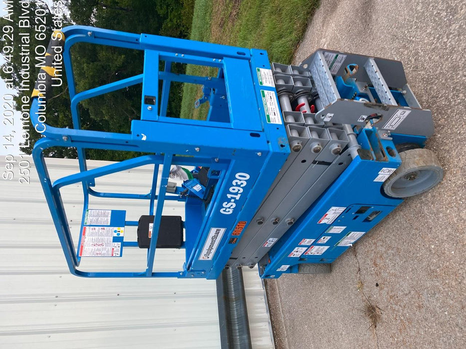 2020 Genie GS-1930 Solid Non Marking Tires, Beacon, Folding rails with half height swing gate