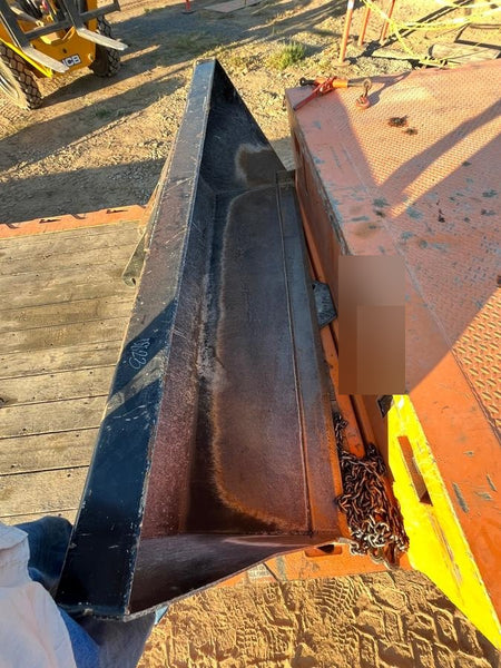 2022 JLG 1001100823