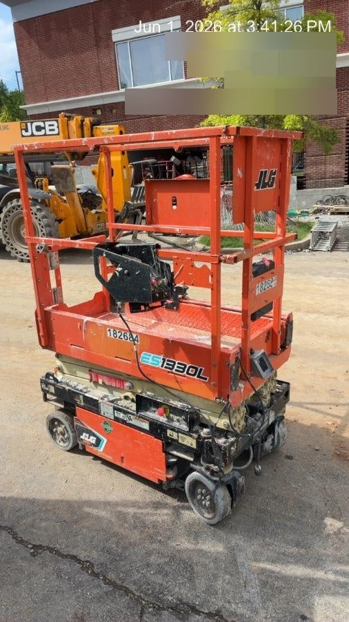 2021 JLG ES1330L