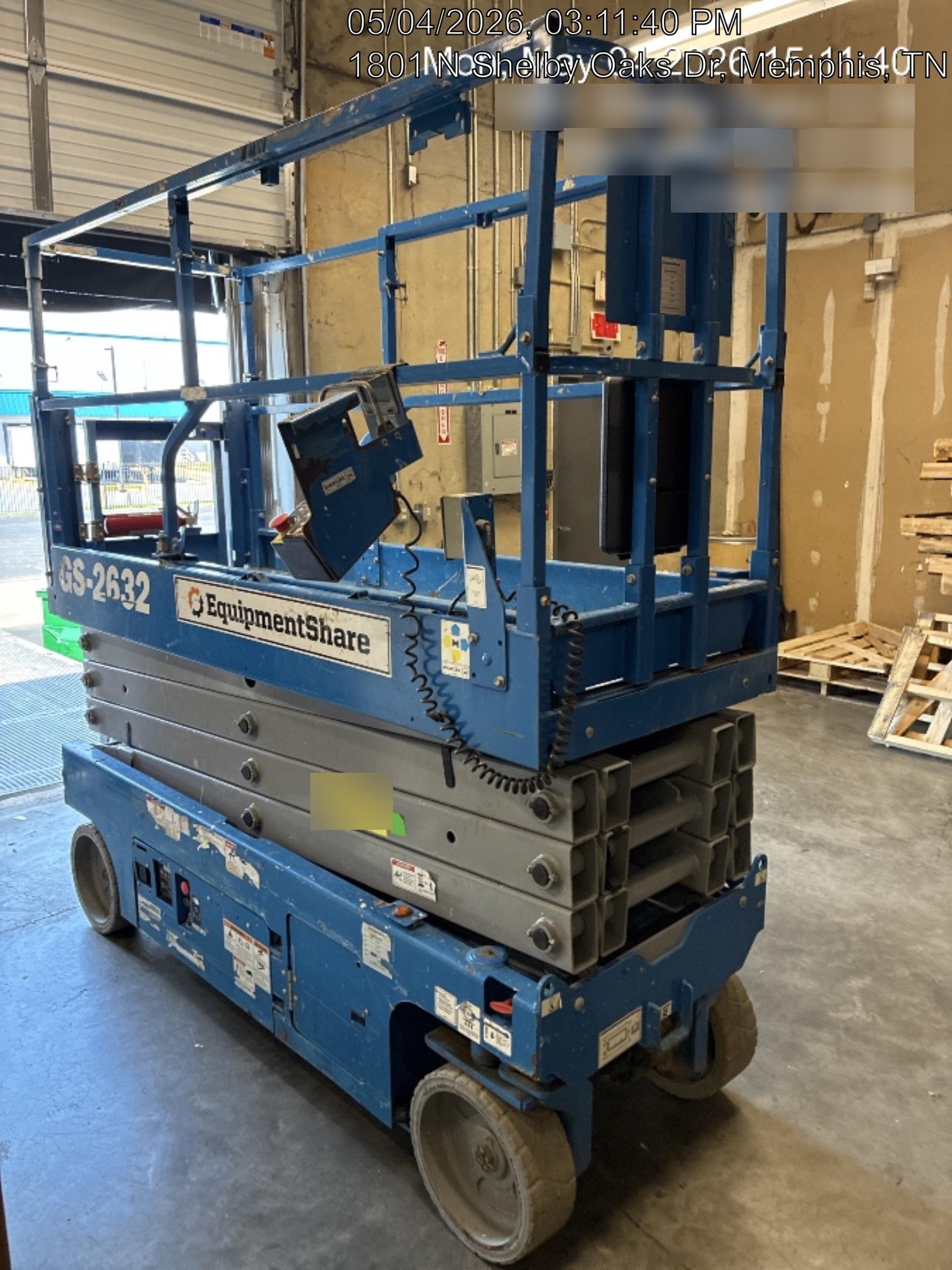 2019 Genie GS-2632 Folding rails with half height swing gate