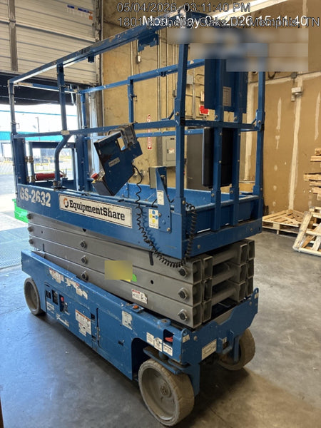 2019 Genie GS-2632 Folding rails with half height swing gate