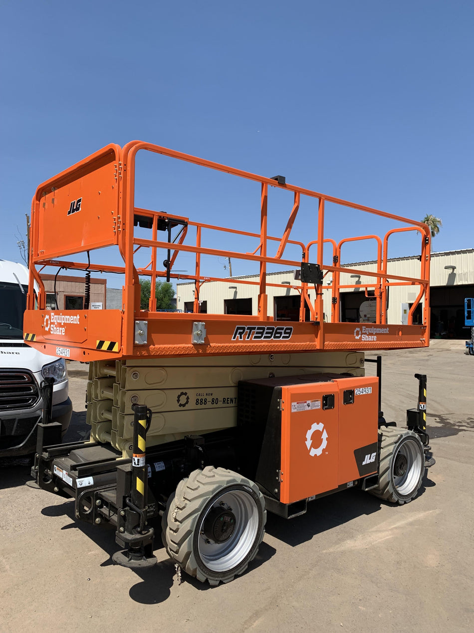 2022 JLG RT3369