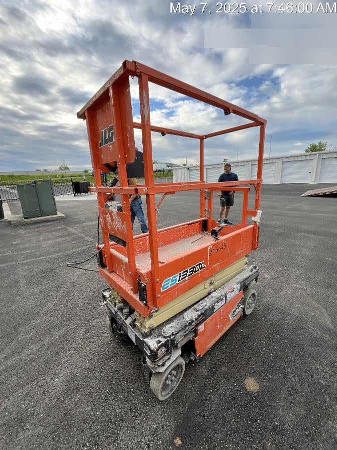2022 JLG ES1330L