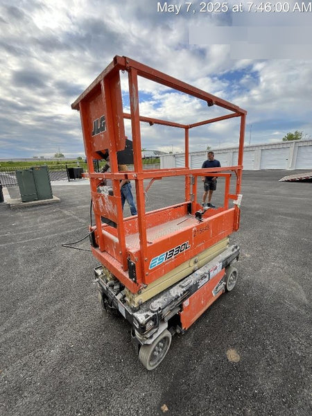 2022 JLG ES1330L